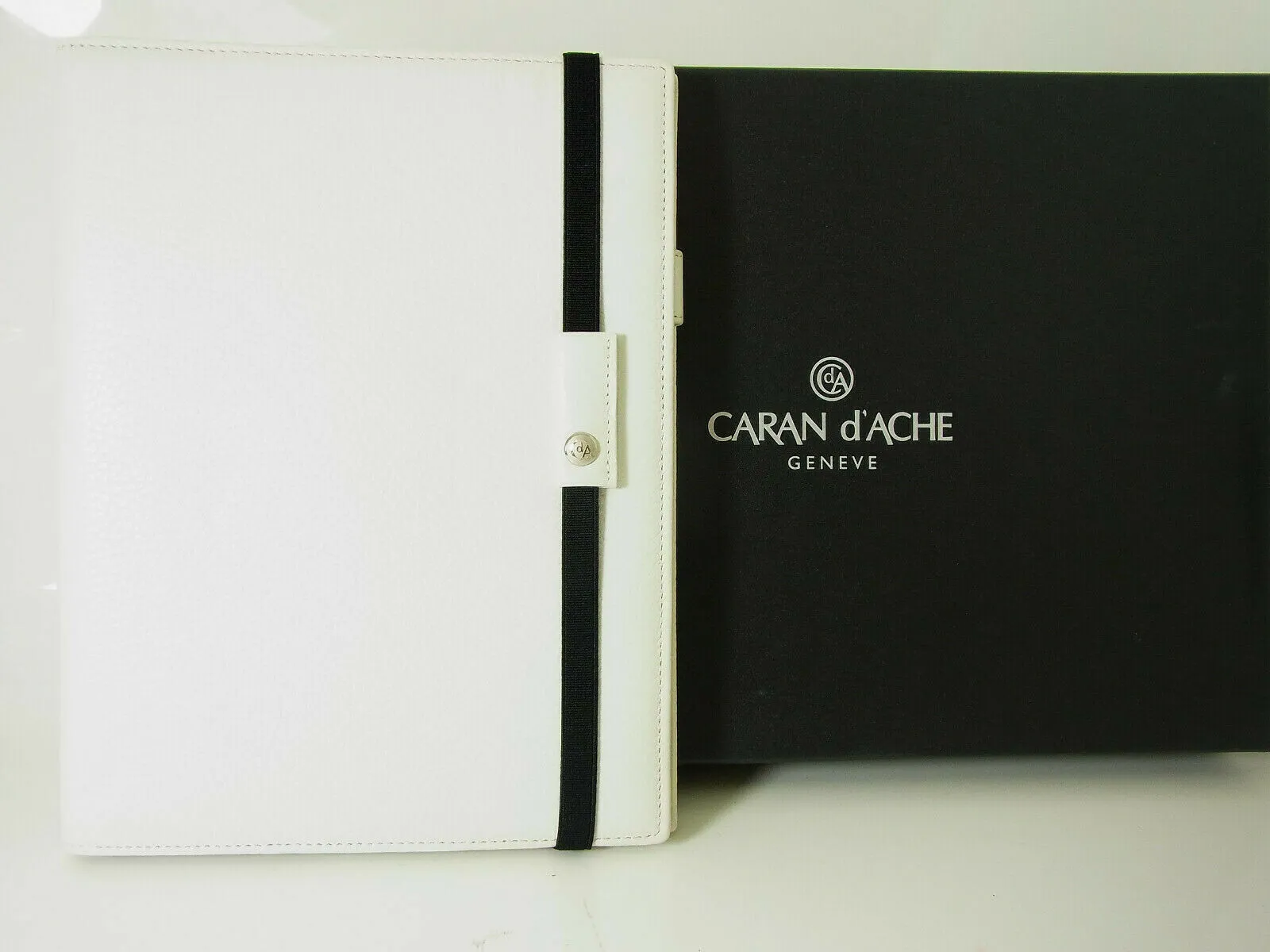 New Caran D´ache Leman Leather Book Notebook A5 White - 6233.001 Retail 290$